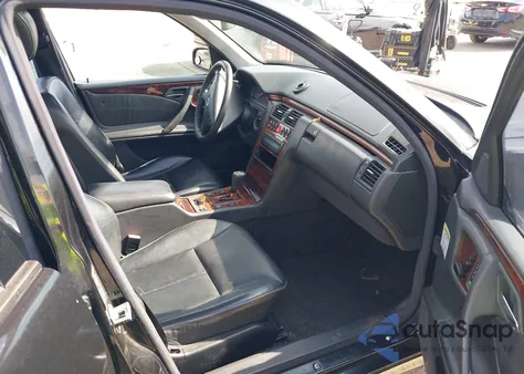 2000 Mercedes-Benz E 320 from USA, damaged, VIN WDBJF65J8YB140156